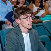 Offro lezioni di Comunicazione, Giornalismo e Sociologia, programmando l'insegnamento sulle specifiche esigenze di ognuno.